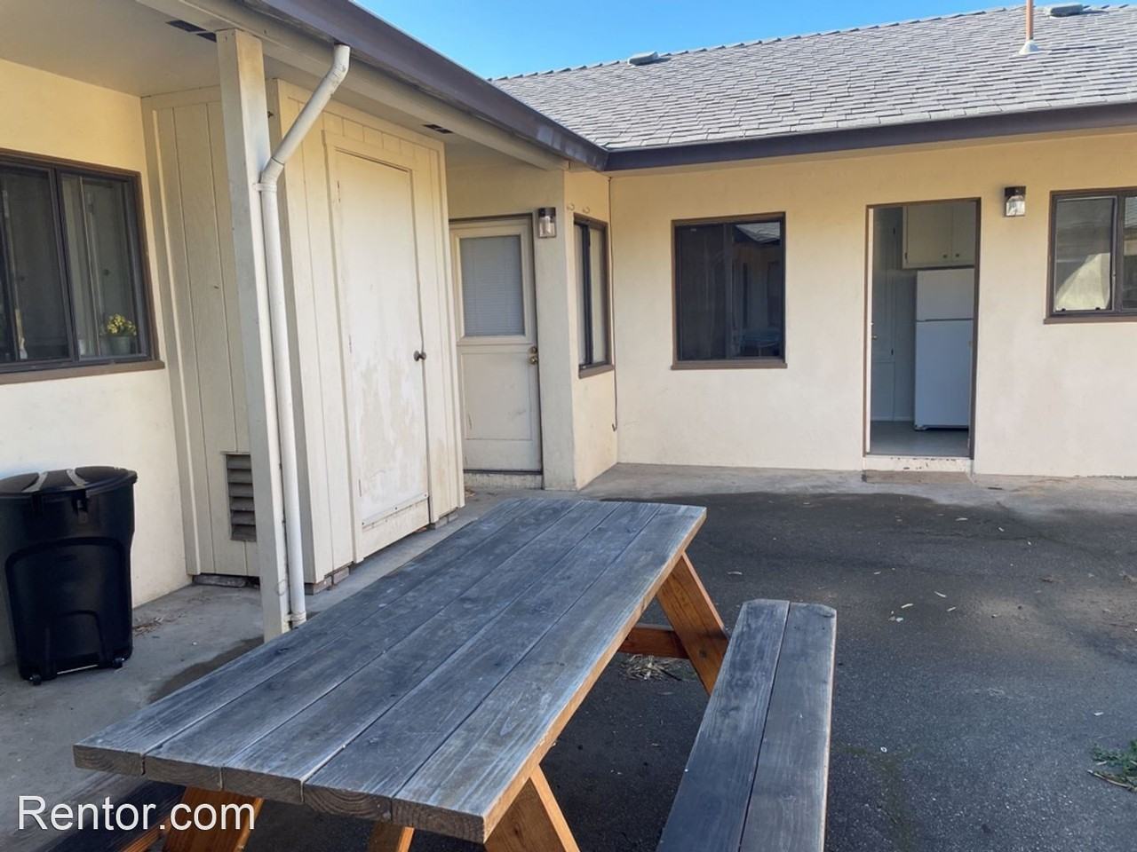 Spacious 1 bedroom Fortuna apartments, onsite laundry, shared courtyard