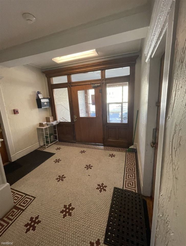 1412 Commonwealth Ave - Photo 3 of 4