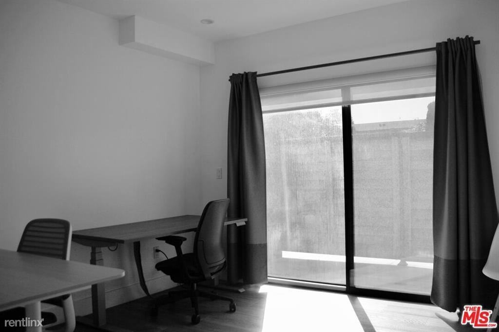 1304 N Mansfield Ave - Photo 2 of 12