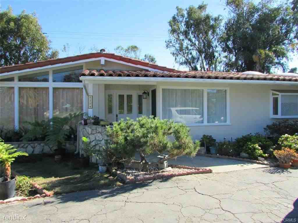 1324 Granvia Altamira - Photo 2 of 20