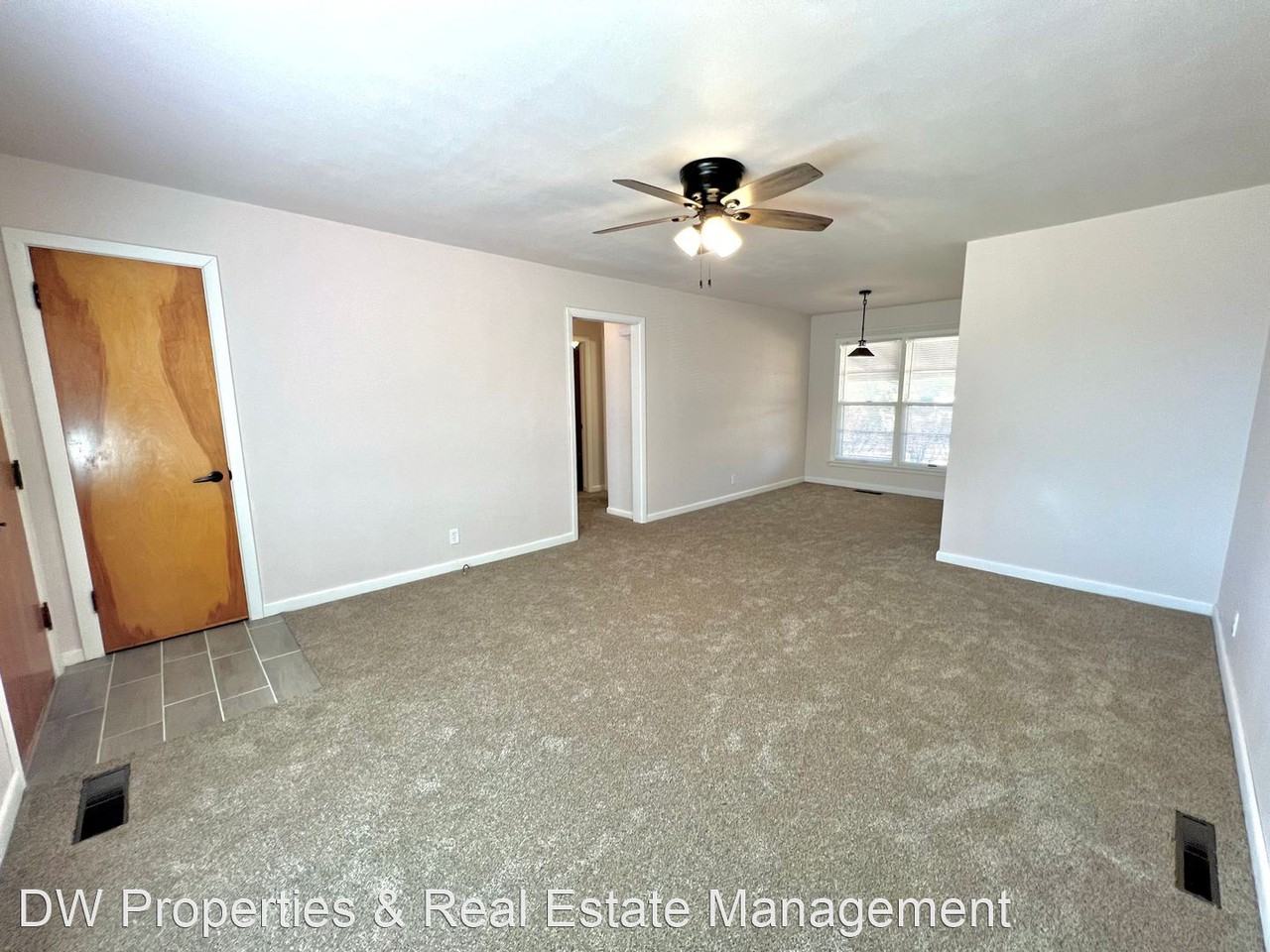 909 Harris Ave - Photo 2 of 8