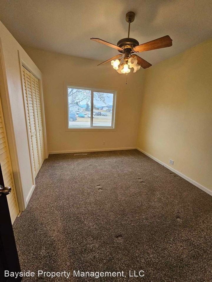 23747 7th St - Photo 3 of 24