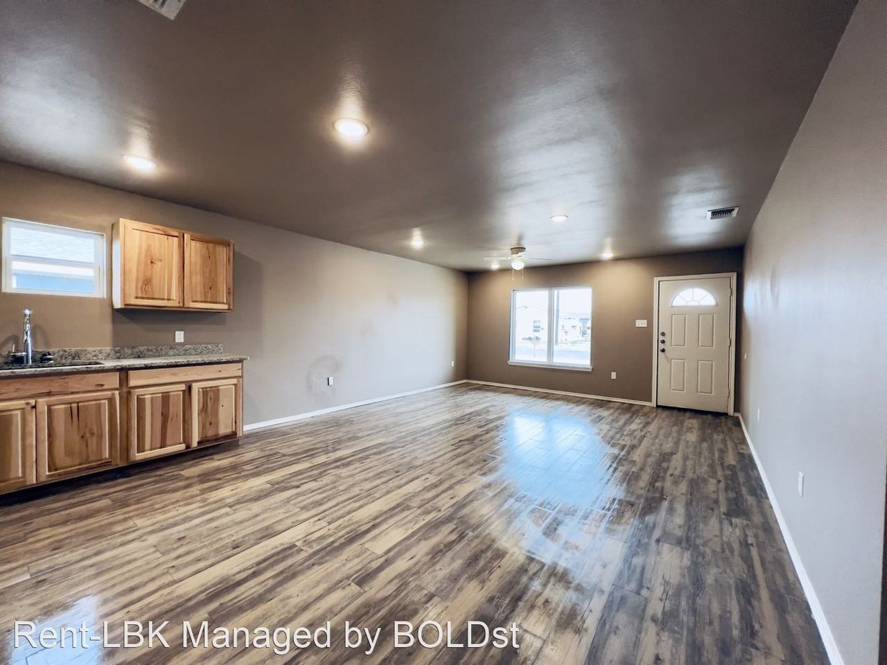 1516 E 28th St - Photo 3 of 11