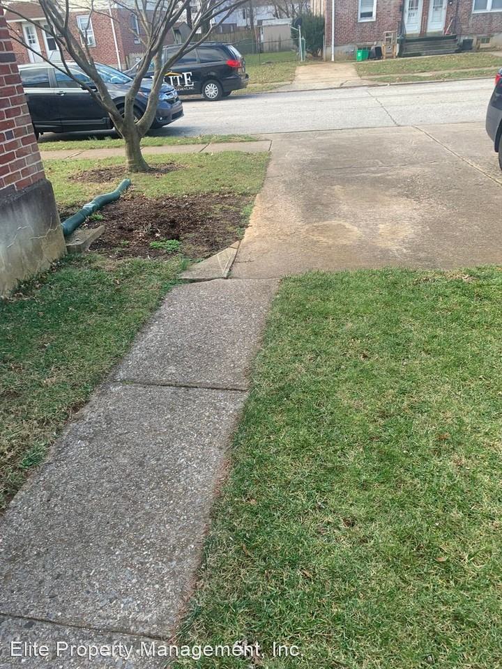 879 Tioga St - Photo 3 of 3