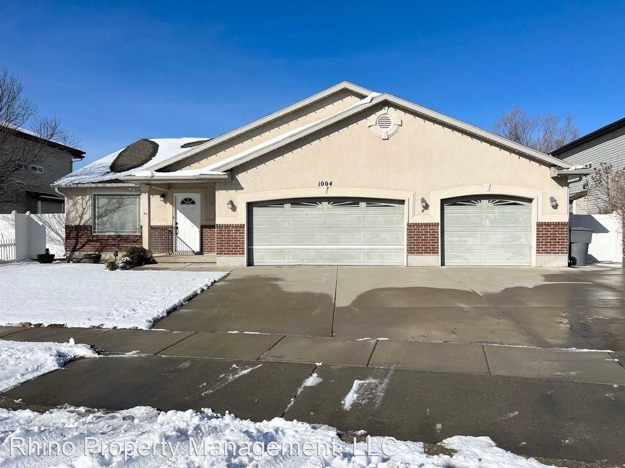 1004 Manchester Dr - Photo 2 of 19