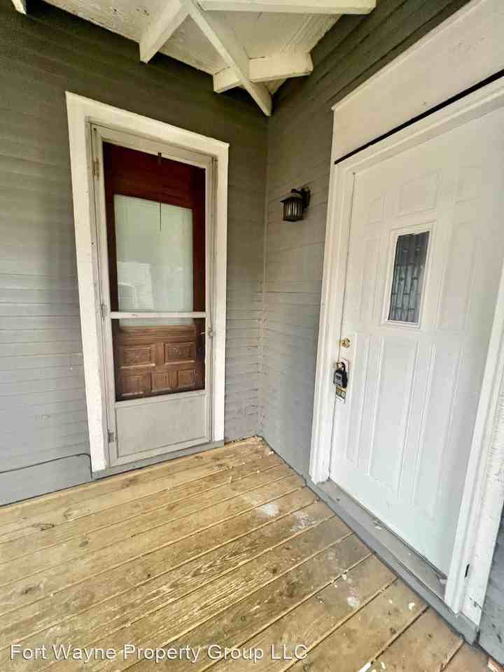 555 Lincoln Ave - 607 Wilkerson St - Photo 3 of 36