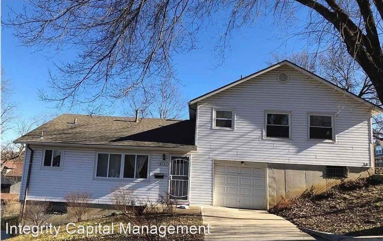 4747 Euclid Ave, Kansas City, MO 64130 2 Bedroom House for 1,250/month