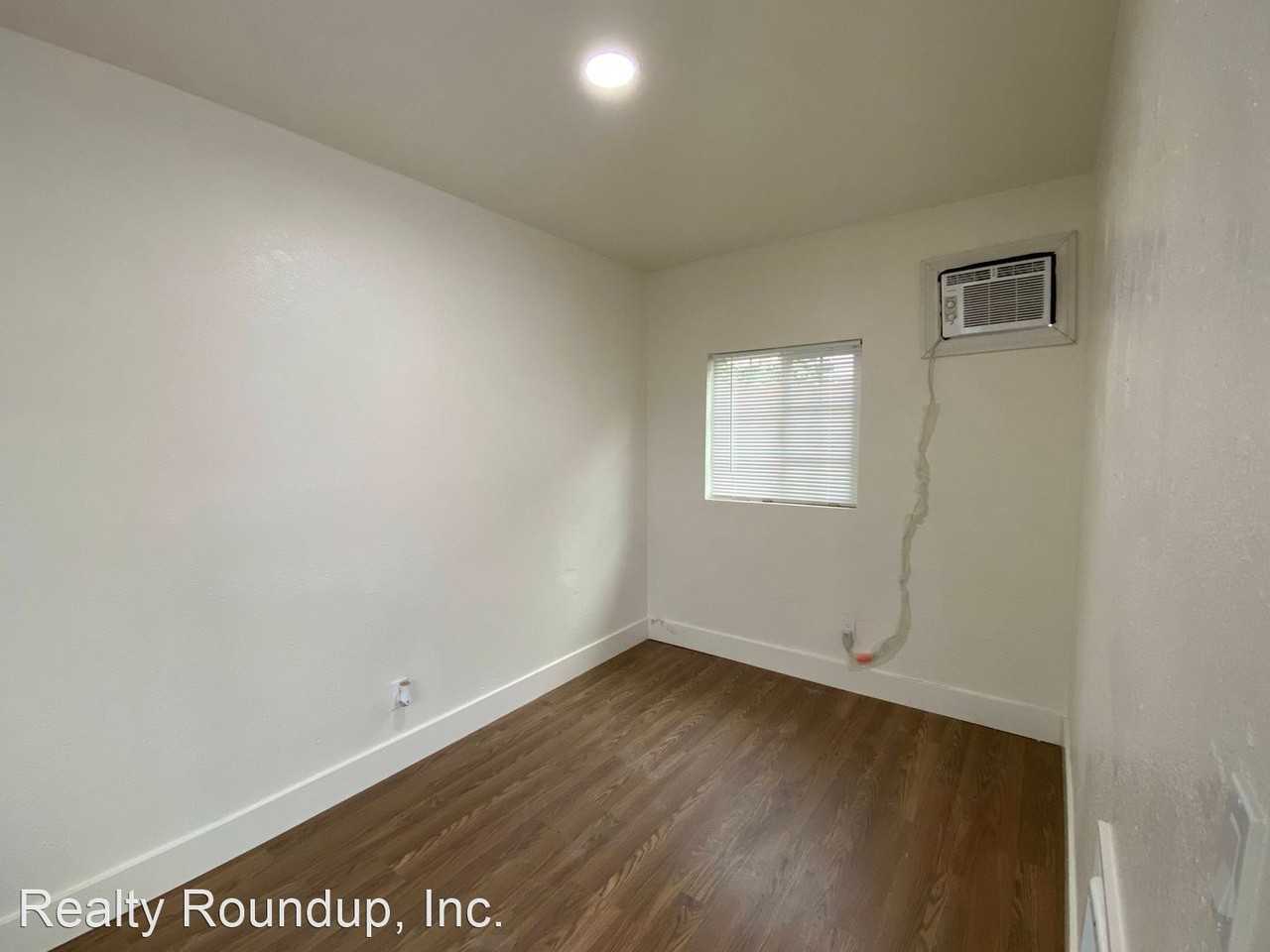 462 Delhi Ave - Photo 2 of 11