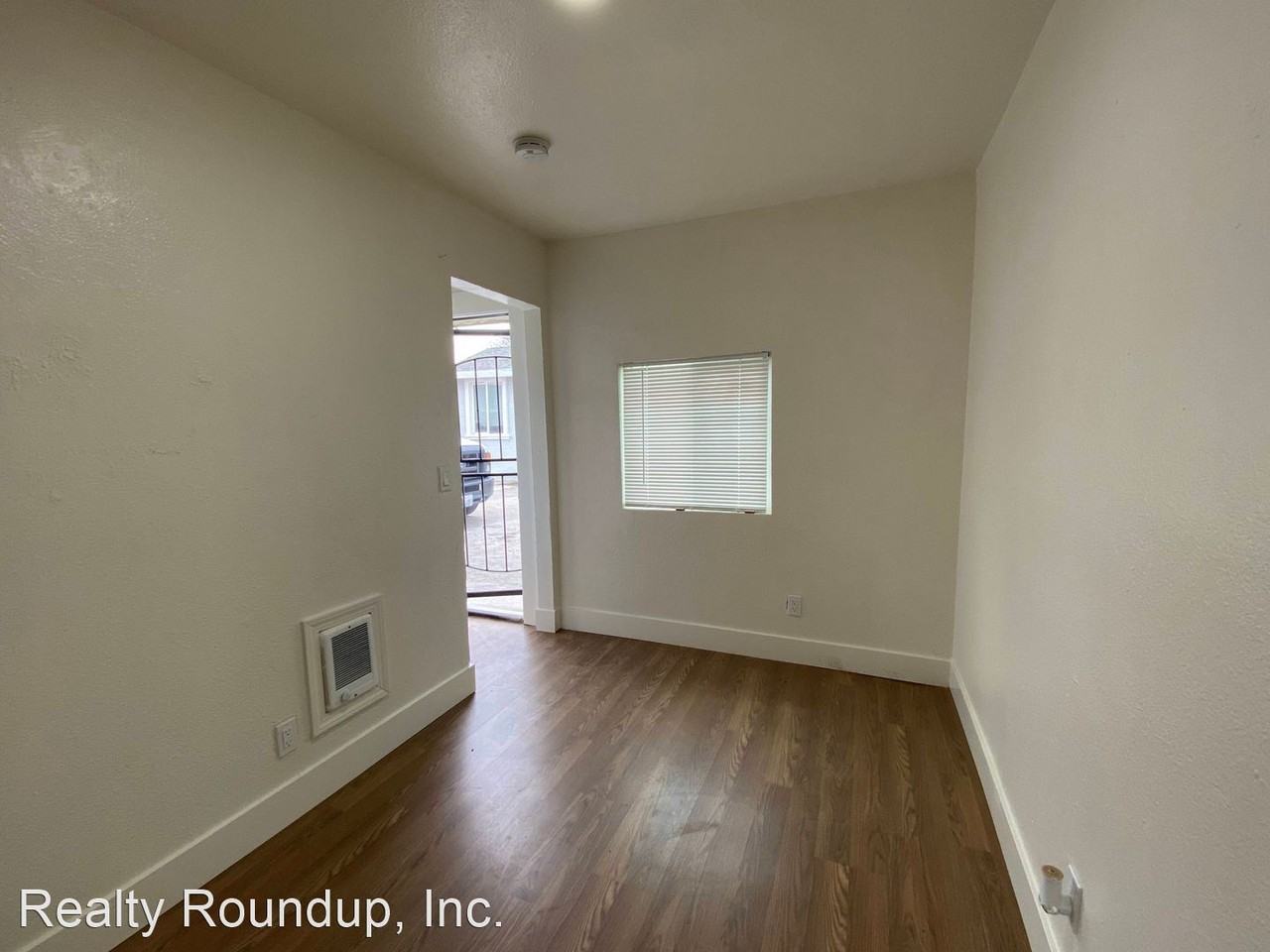 462 Delhi Ave - Photo 3 of 11