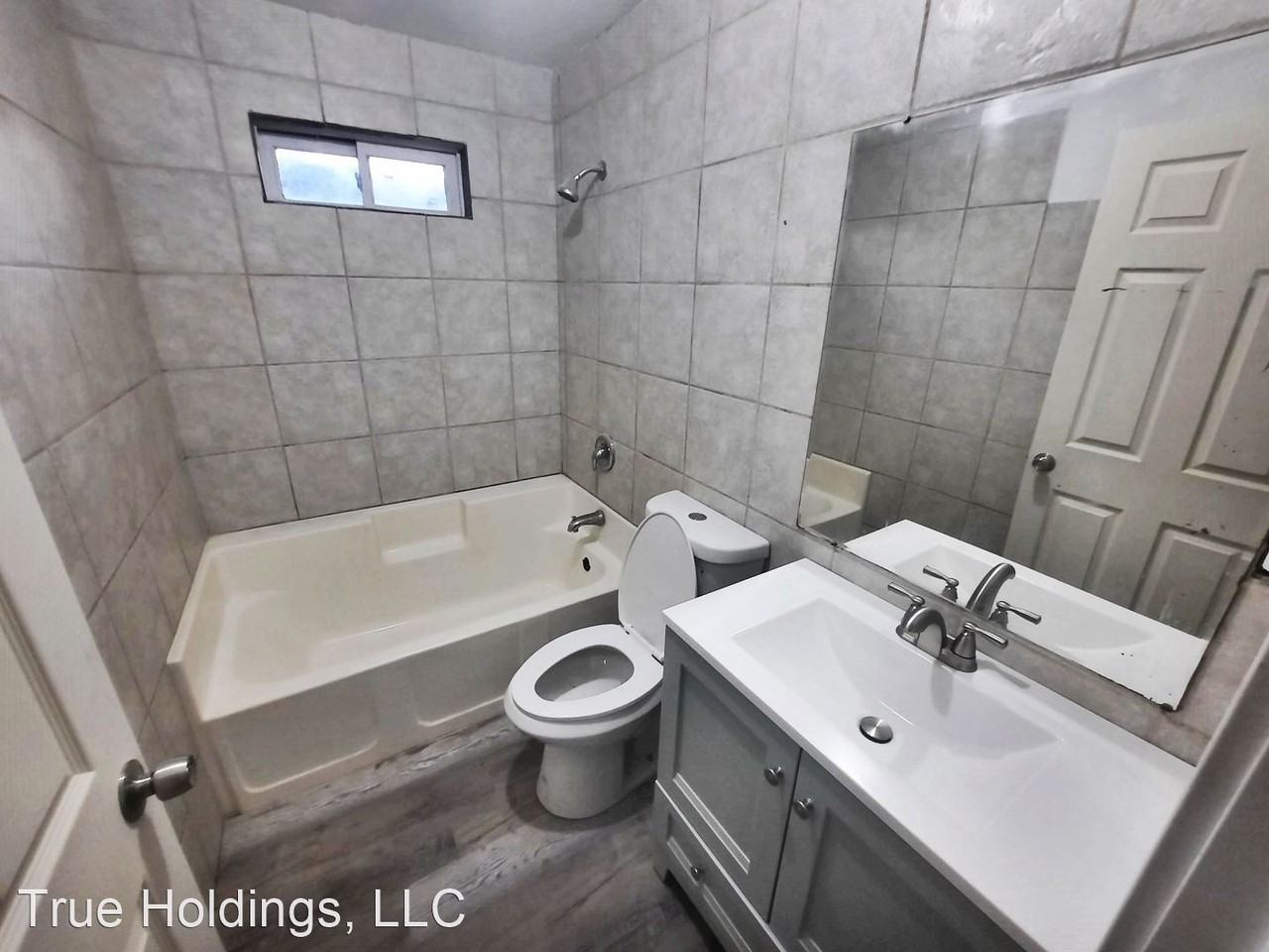 621 SW 3rd St. , Units 1-3 - Photo 3 of 5