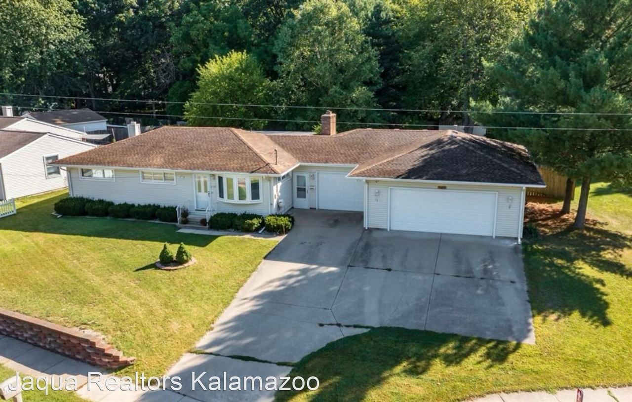 1735 Forest Dr - Photo 2 of 24