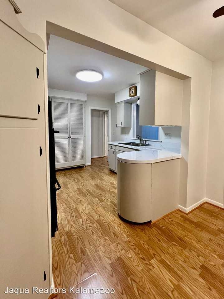1735 Forest Dr - Photo 3 of 24