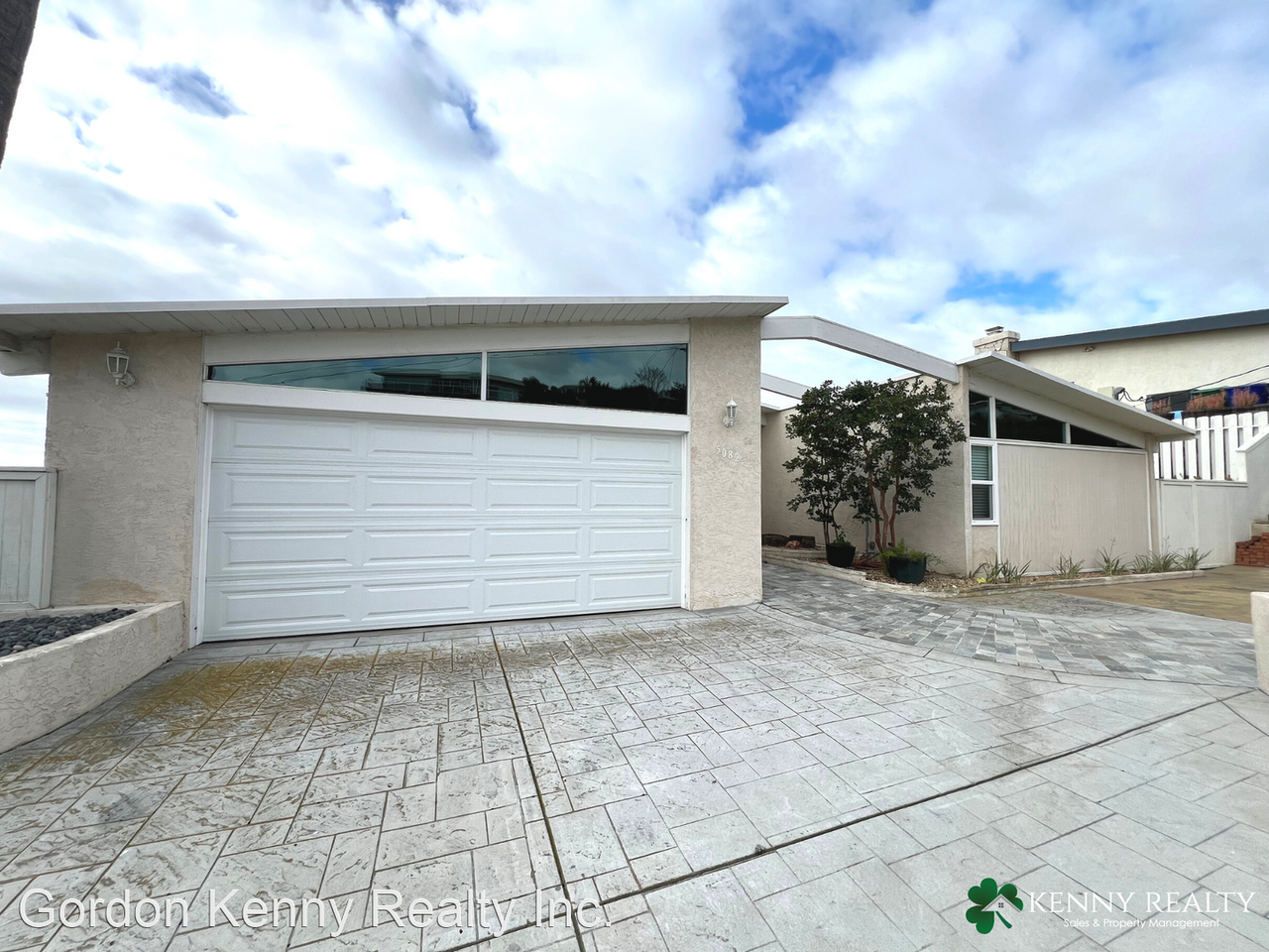 5082 San Aquario Dr - Photo 2 of 32