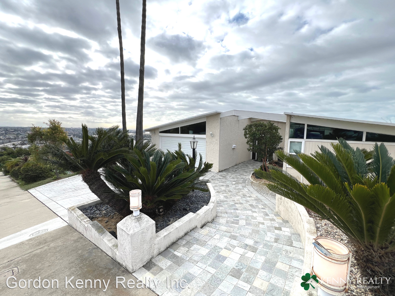 5082 San Aquario Dr - Photo 3 of 32