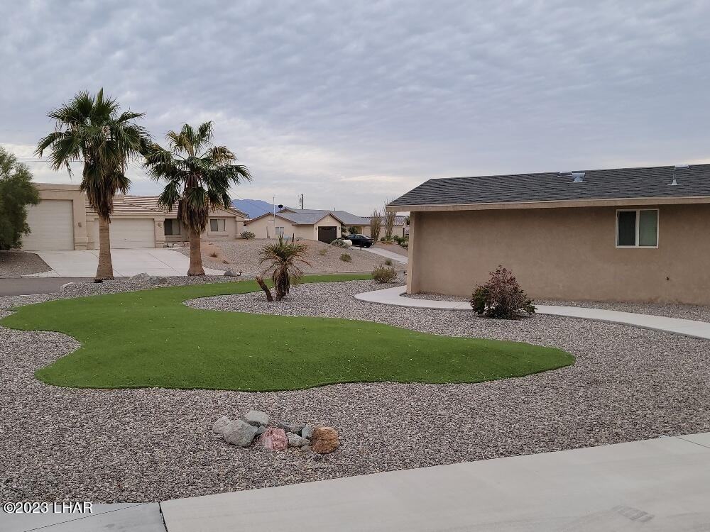 2795 Bamboo Dr - Photo 4 of 46