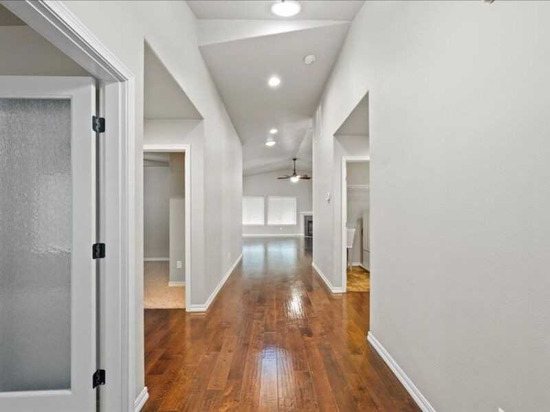 1080 N Montana St - Photo 3 of 21