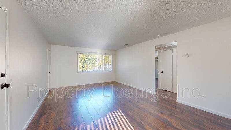 715 Mary St - Photo 2 of 12