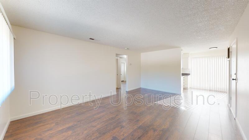 715 Mary St - Photo 3 of 12