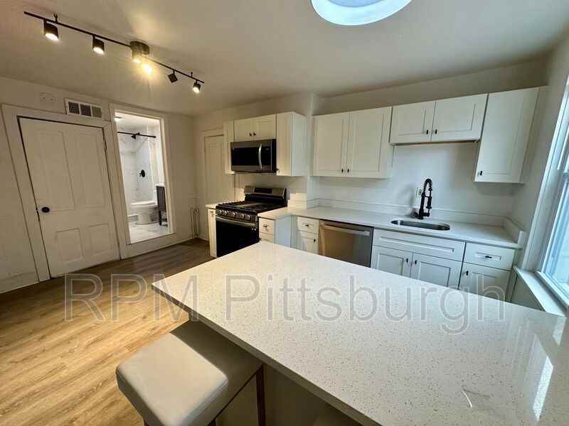 32 Ganster St - Photo 2 of 11