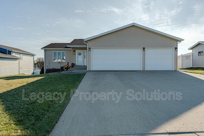 4407 Tucker Ln - Photo 2 of 16