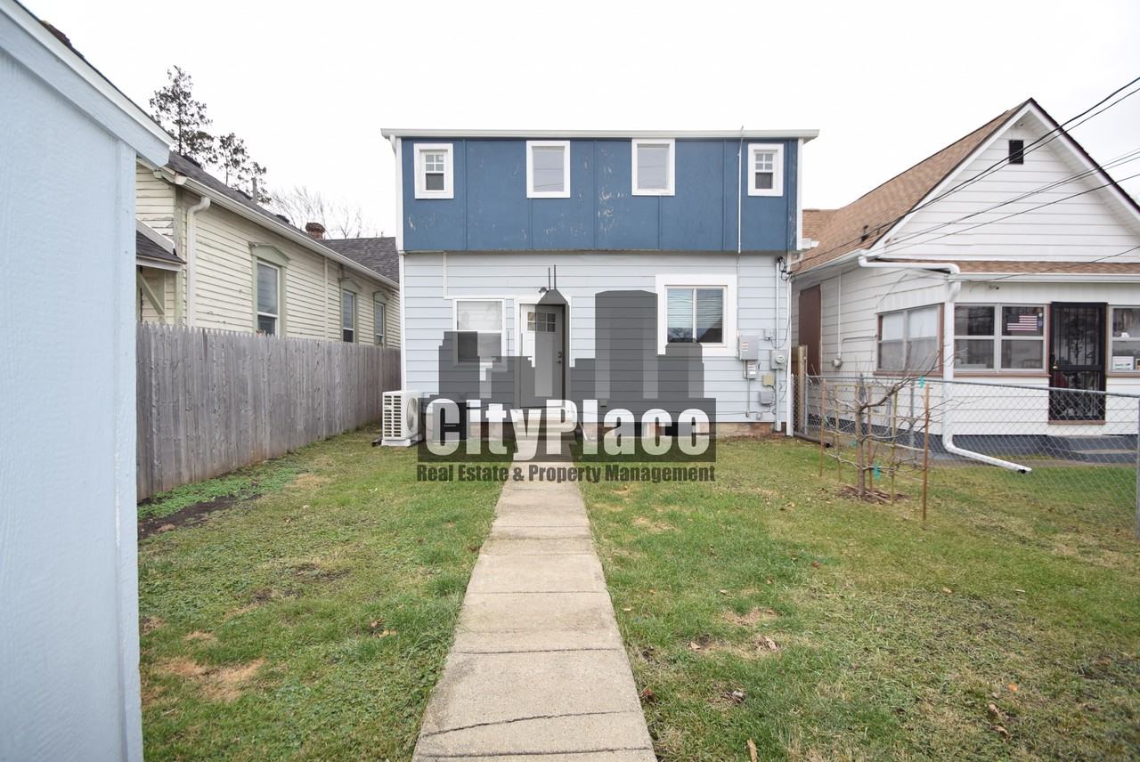 1548 Lexington Ave - Photo 6 of 29