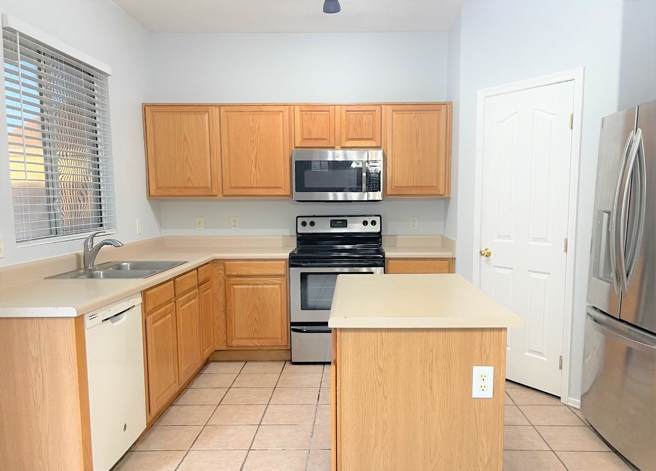 2655 E Harrison Ct - Photo 3 of 16