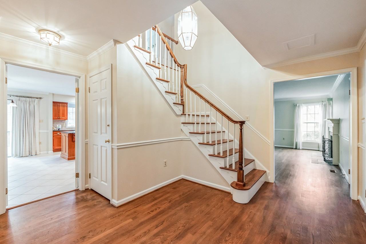 10317 Hickory Forest Dr - Photo 3 of 34