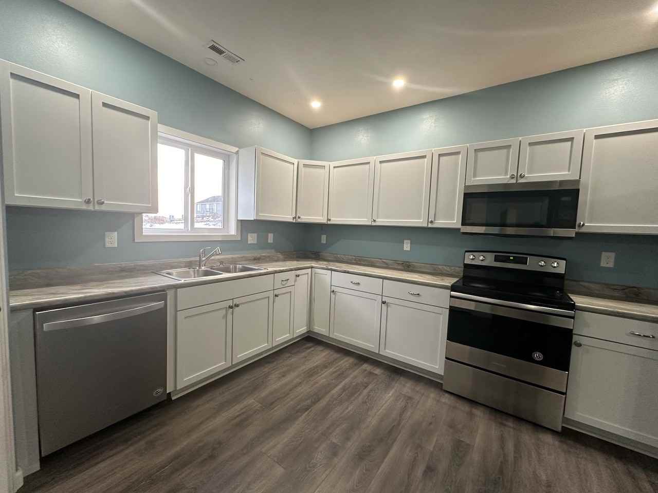 1213 9th St Sw - Photo 2 of 9