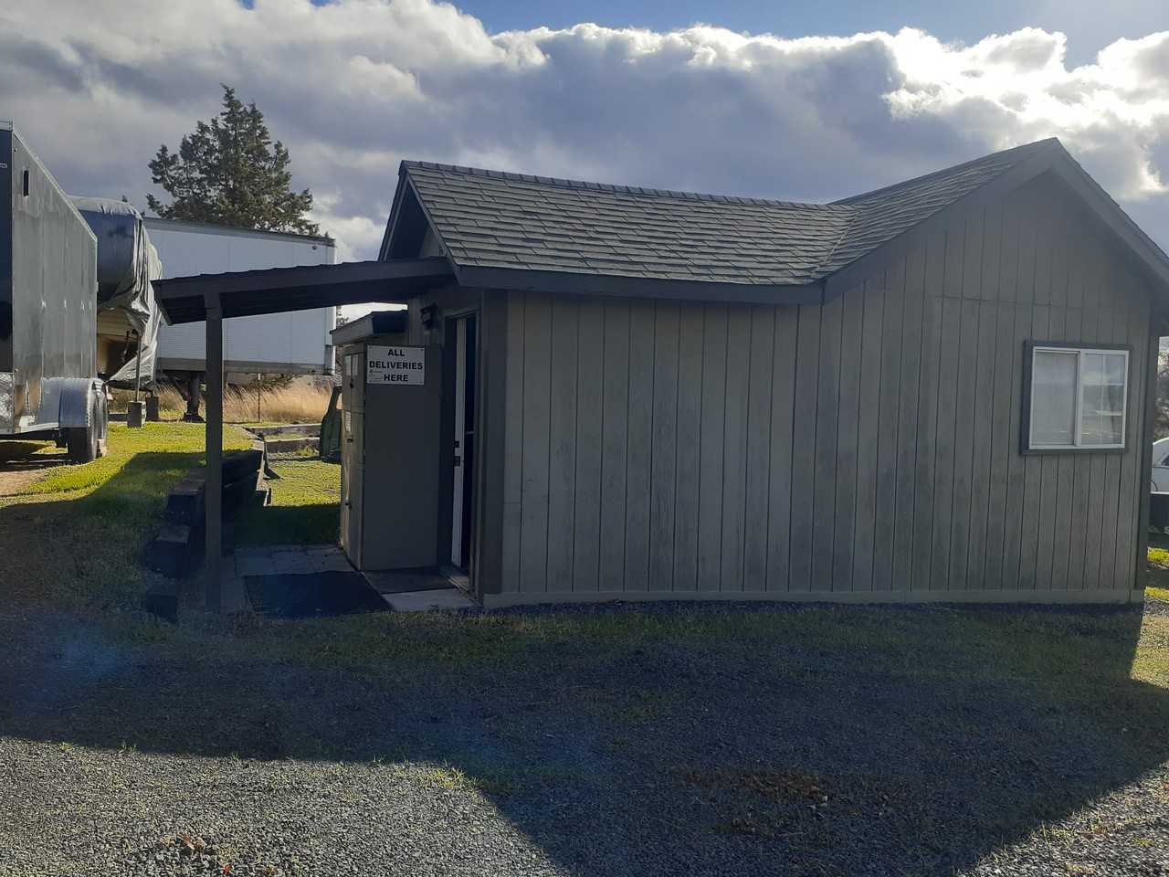 1833 Sw Highway - Photo 2 of 24