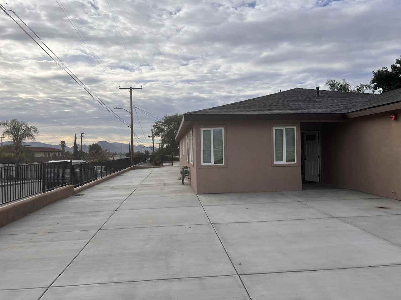 1505 W 7th St - Photo 3 of 36