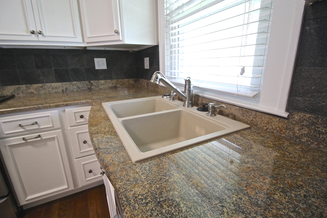 216 W 51st Terrace - Photo 7 of 49