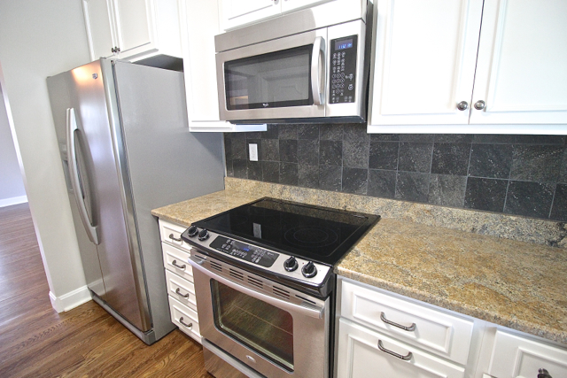 216 W 51st Terrace - Photo 2 of 49