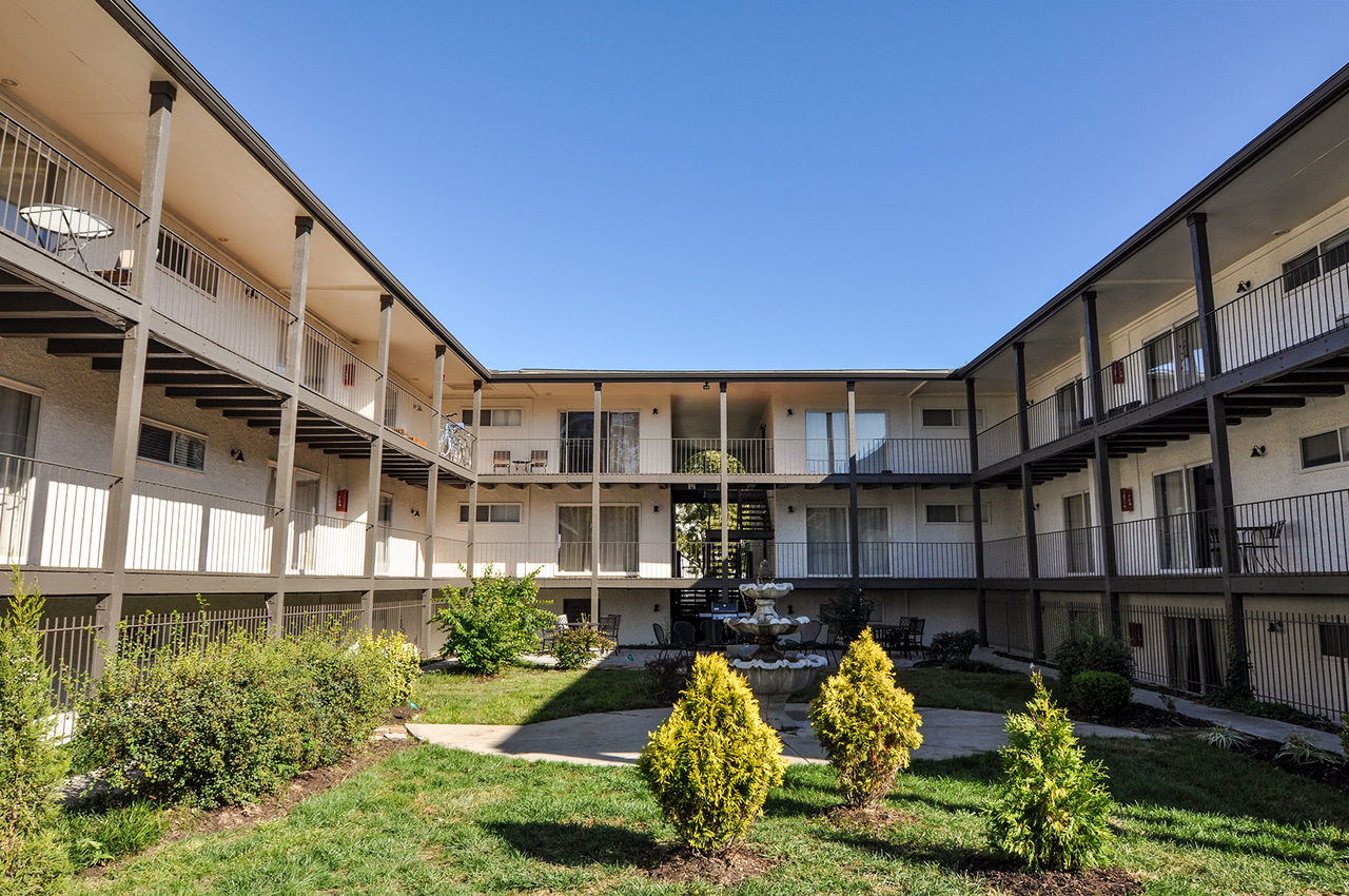 Warwick Gardens | Renovated with Serene Courtyard - Photo 4 of 44