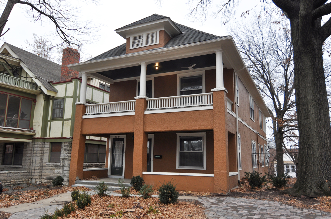 3621-3623 Central | Beautiful Wood Finishings - Photo 2 of 15