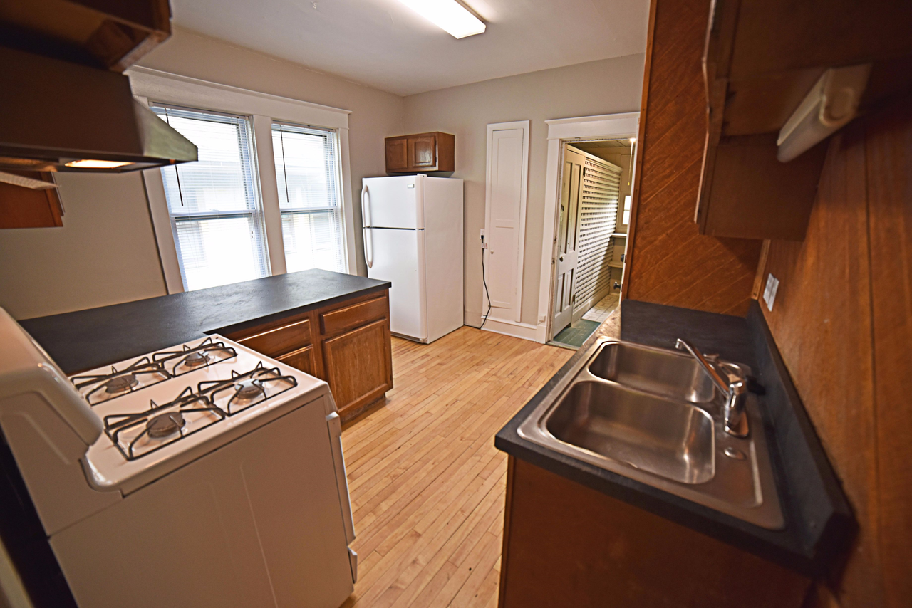 3621-3623 Central | Beautiful Wood Finishings - Photo 3 of 15