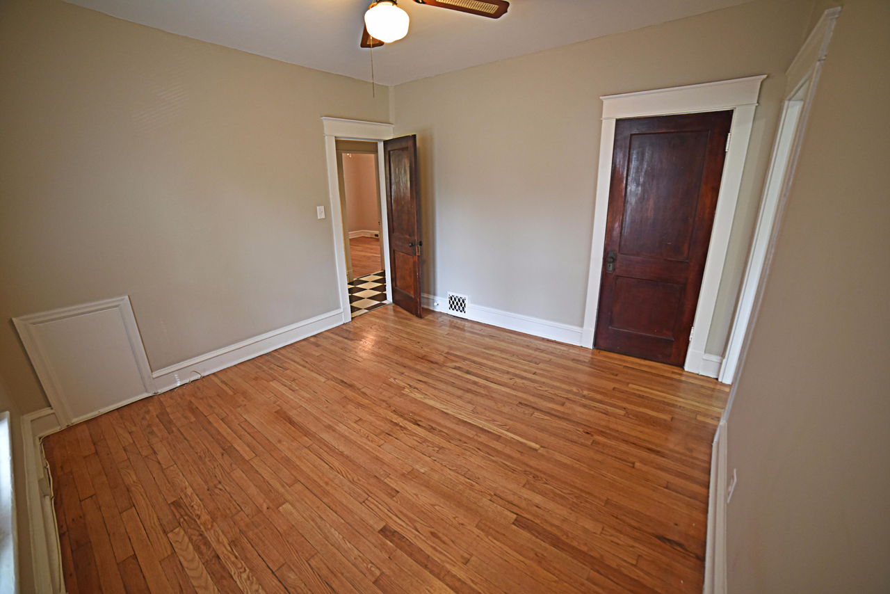 3621-3623 Central | Beautiful Wood Finishings - Photo 5 of 15