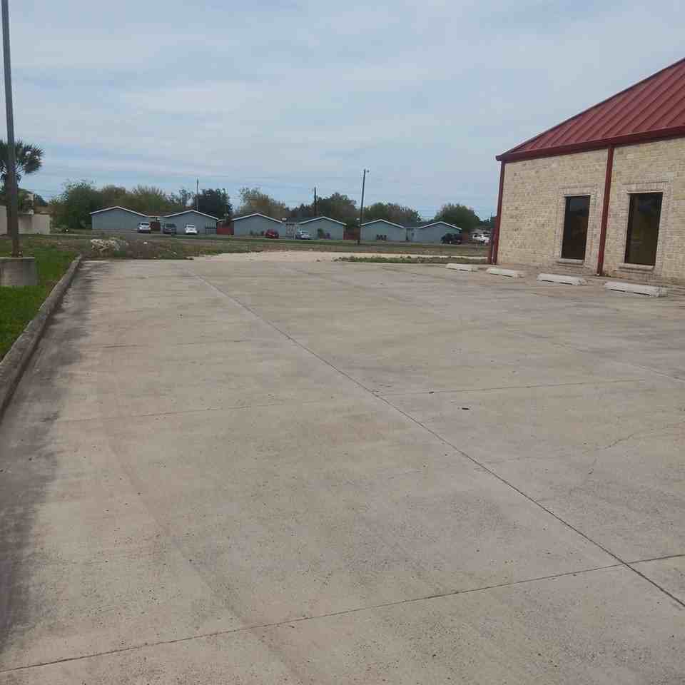 2117 E Tyler Ave - Photo 3 of 21