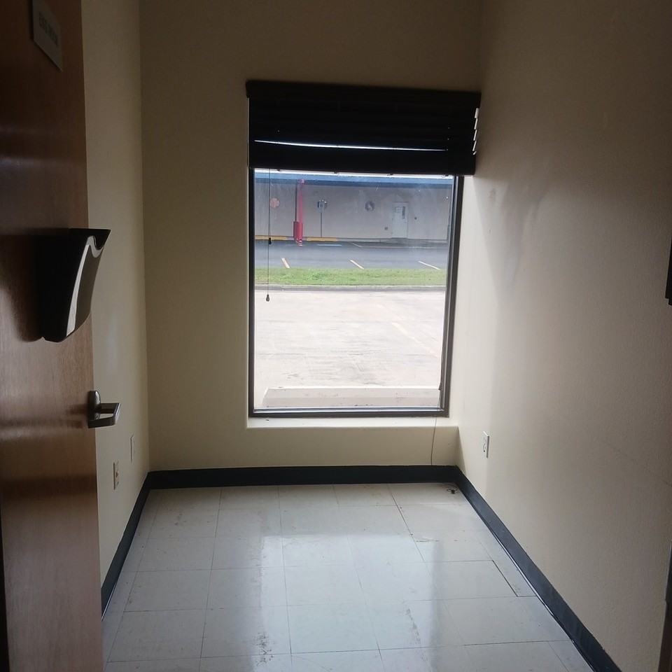 2117 E Tyler Ave - Photo 4 of 21