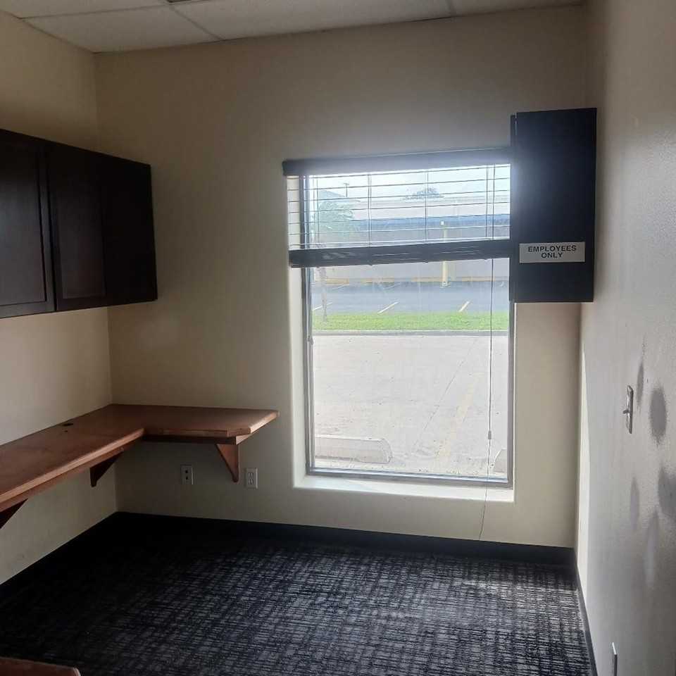 2117 E Tyler Ave - Photo 7 of 21