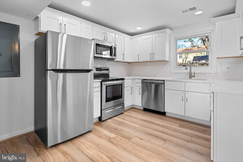 1314 Hallock Dr - Photo 3 of 41