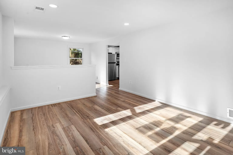 1314 Hallock Dr - Photo 5 of 41