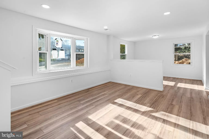 1314 Hallock Dr - Photo 6 of 41