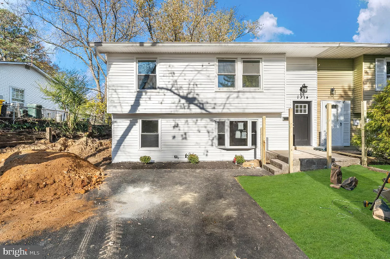 1314 Hallock Dr - Photo 7 of 41