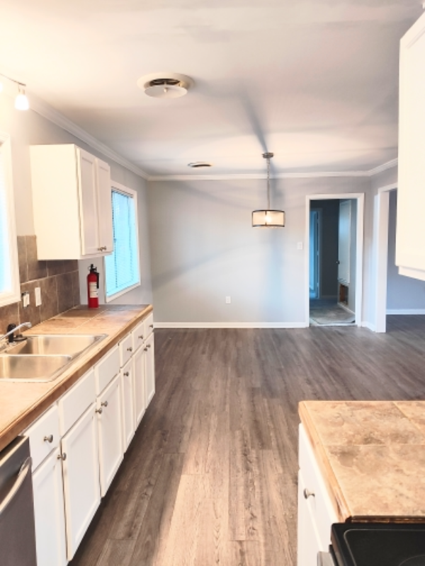 711 Lindale Dr - Photo 3 of 17