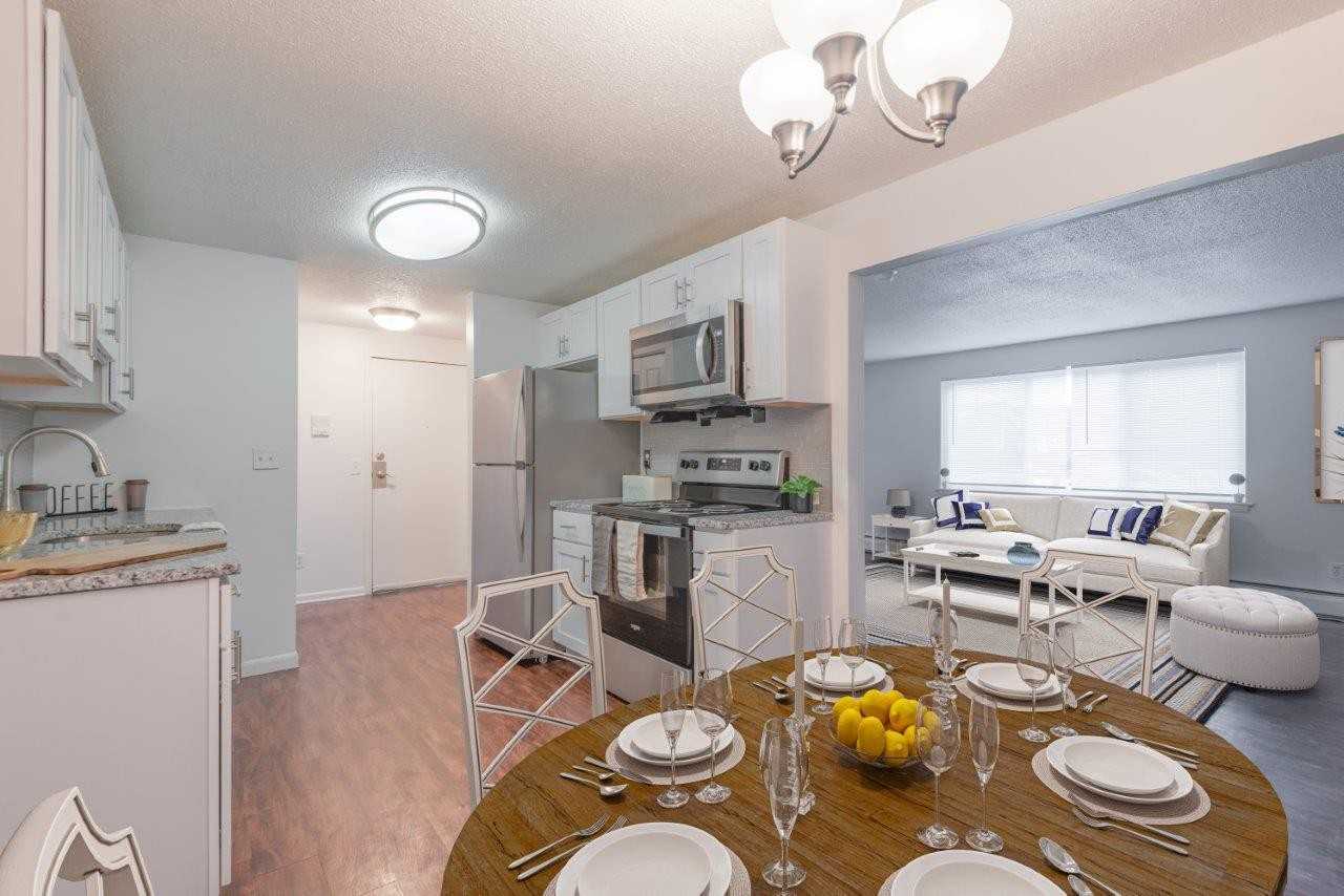 Kings Court Manor Apartment Homes - Photo 4 of 18