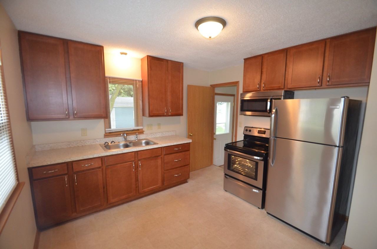 3156 Jersey Ave S - Photo 3 of 5