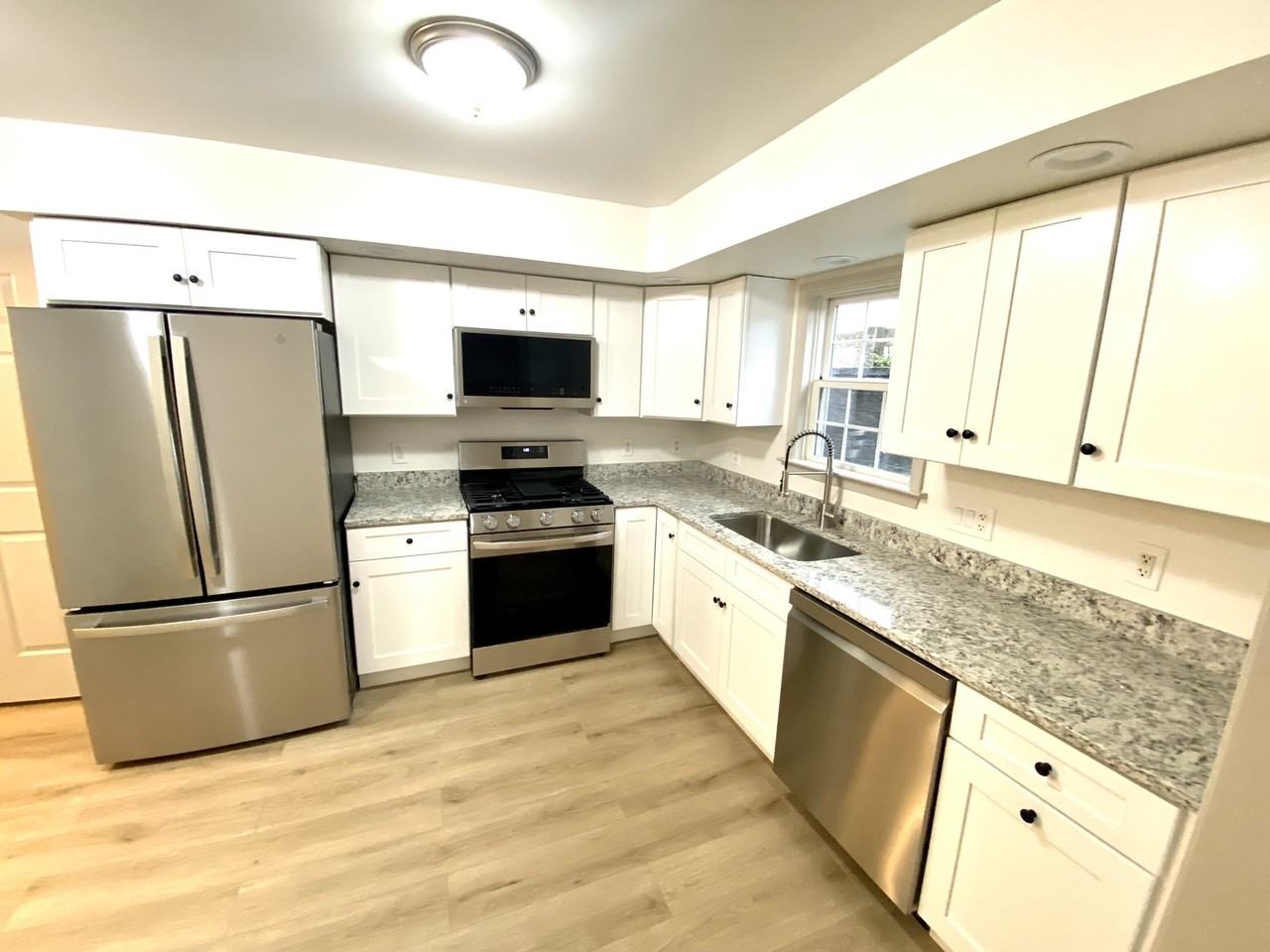 2595 Washington St - Photo 3 of 21