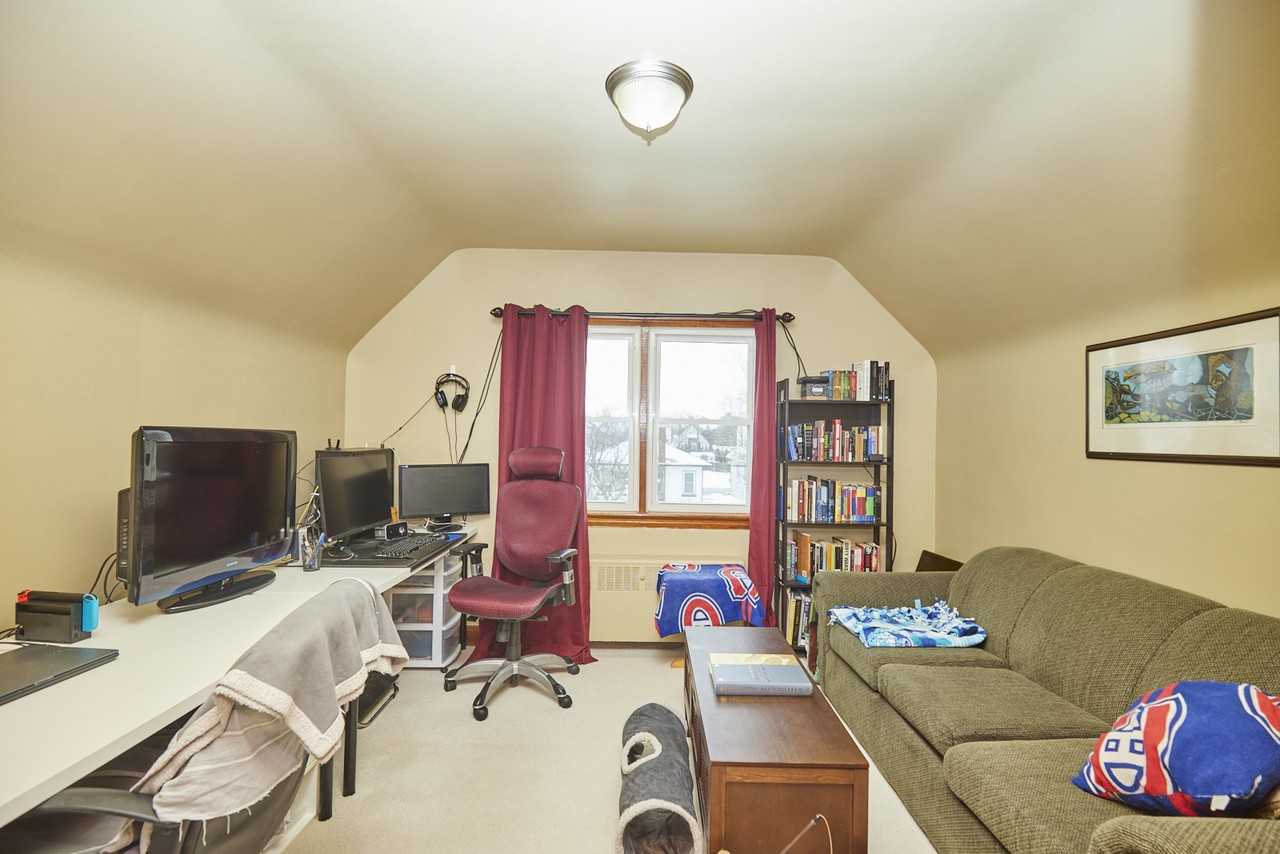 56 Marlborough Ave Uppr - Photo 3 of 7