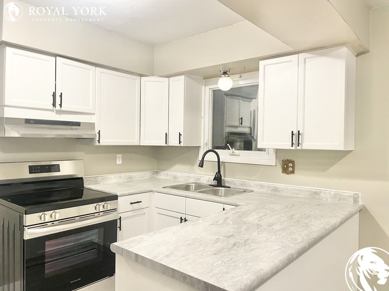 15 Acton Cres - Photo 2 of 33