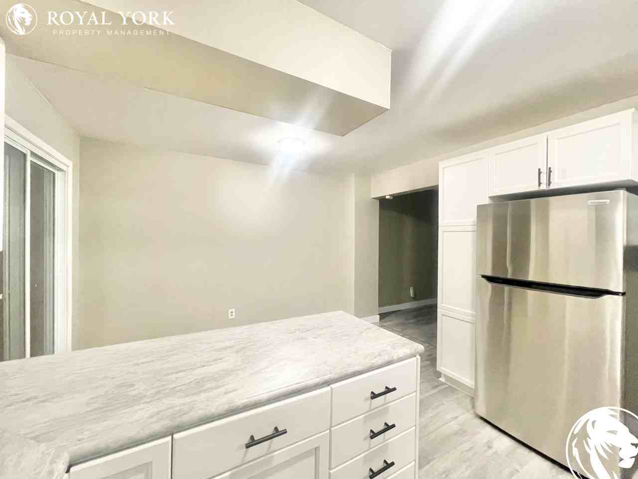 15 Acton Cres - Photo 3 of 33